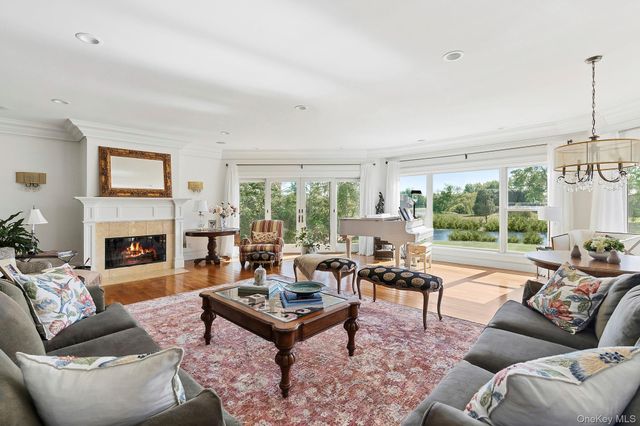 5 Woodcock Lane, Remsenburg, NY 11960