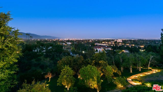 300 N San Rafael Avenue, Pasadena, CA 91105