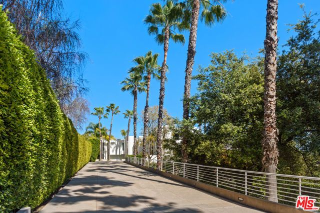 300 N San Rafael Avenue, Pasadena, CA 91105