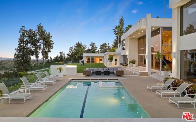 300 N San Rafael Avenue, Pasadena, CA 91105