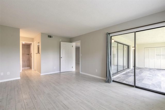 275 INDIGO DRIVE 204, Daytona Beach, FL 32114