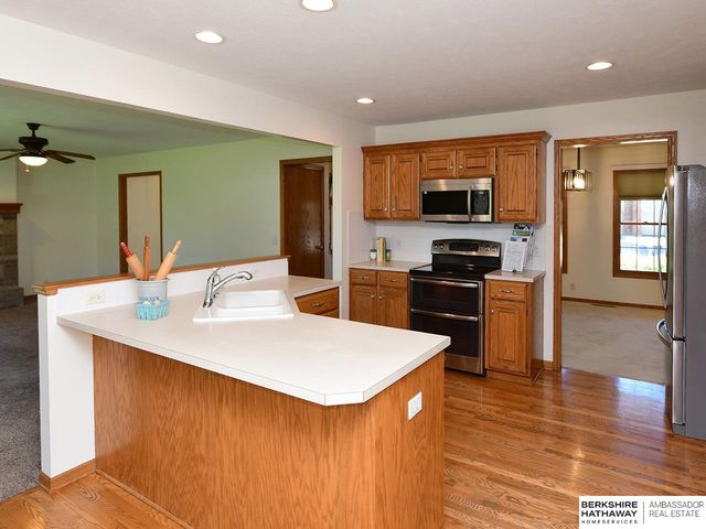 16808 Seward Street, Omaha, NE 68118