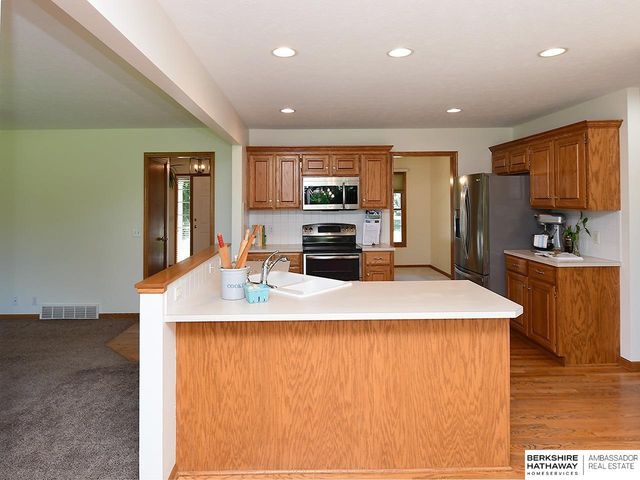16808 Seward Street, Omaha, NE 68118