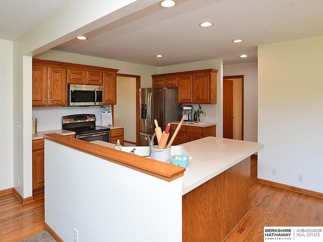 16808 Seward Street, Omaha, NE 68118