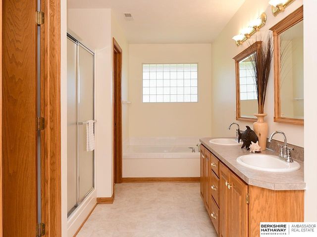 16808 Seward Street, Omaha, NE 68118