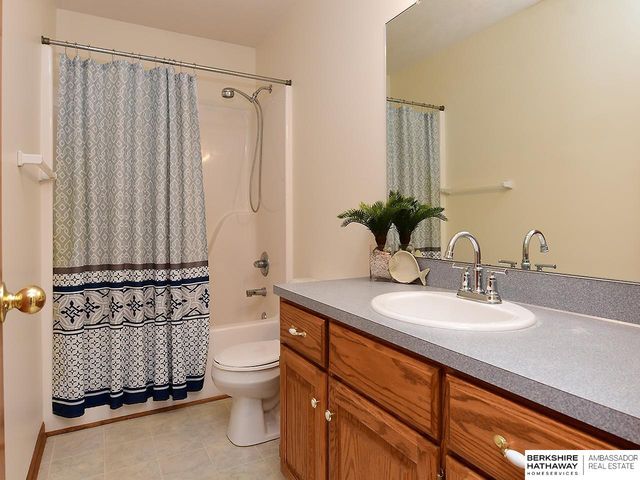 16808 Seward Street, Omaha, NE 68118