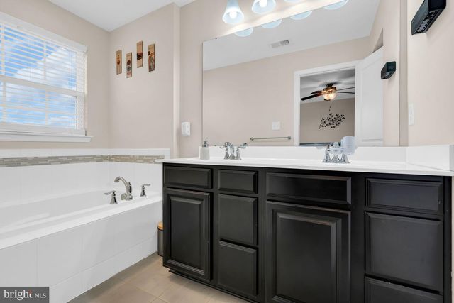 6 BENFORD LN, Beverly, NJ 08010