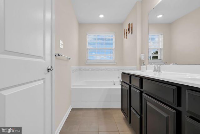 6 BENFORD LN, Beverly, NJ 08010