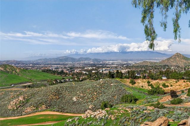20682 Hill Top Drive, Riverside, CA 92507