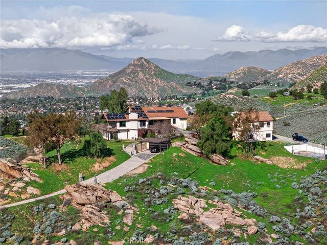 20682 Hill Top Drive, Riverside, CA 92507