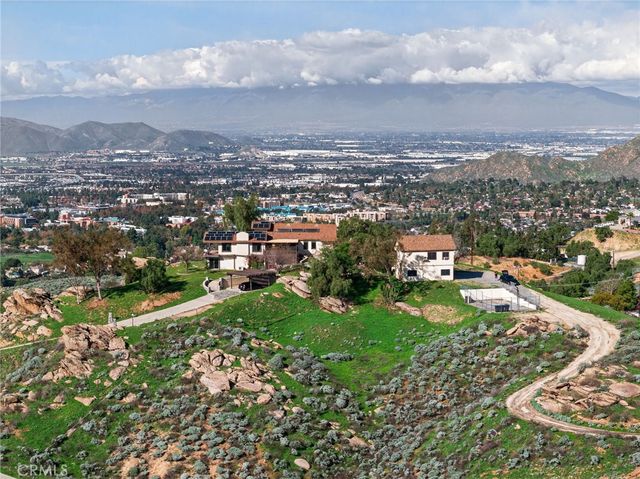 20682 Hill Top Drive, Riverside, CA 92507