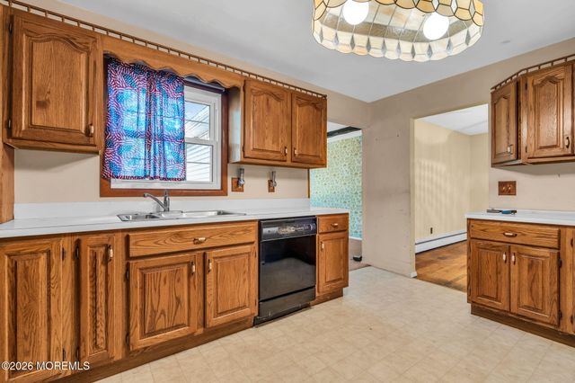28 Shady Nook Drive, Toms River, NJ 08755