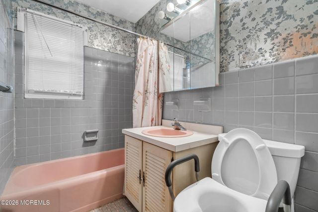 28 Shady Nook Drive, Toms River, NJ 08755