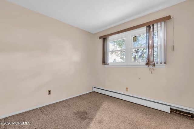 28 Shady Nook Drive, Toms River, NJ 08755