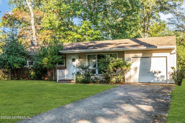 28 Shady Nook Drive, Toms River, NJ 08755