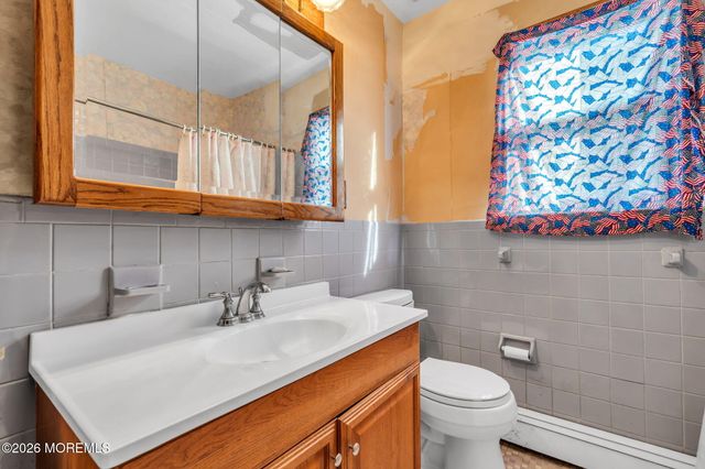 28 Shady Nook Drive, Toms River, NJ 08755