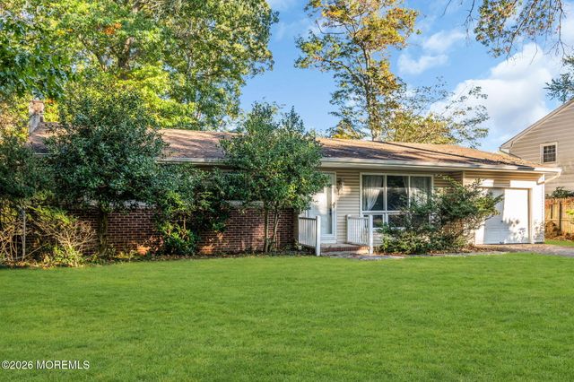 28 Shady Nook Drive, Toms River, NJ 08755