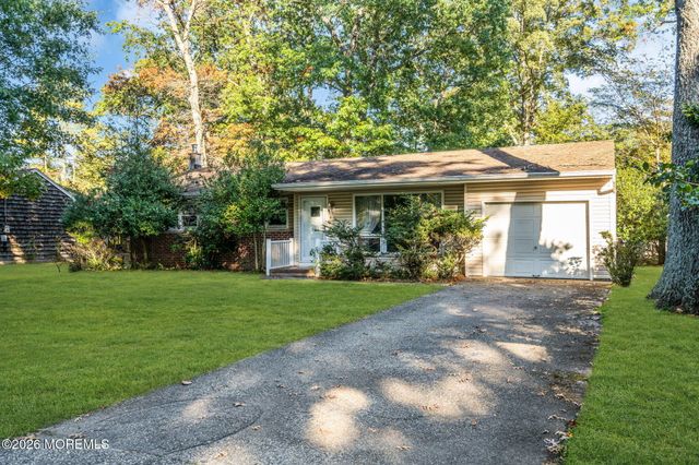 28 Shady Nook Drive, Toms River, NJ 08755