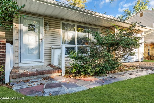 28 Shady Nook Drive, Toms River, NJ 08755