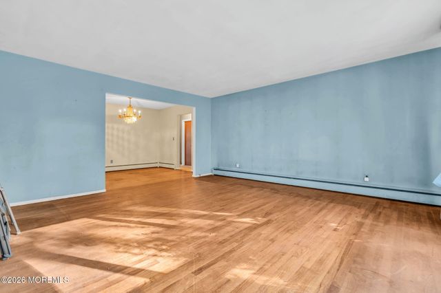 28 Shady Nook Drive, Toms River, NJ 08755