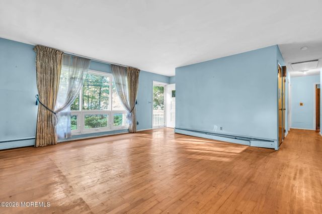 28 Shady Nook Drive, Toms River, NJ 08755