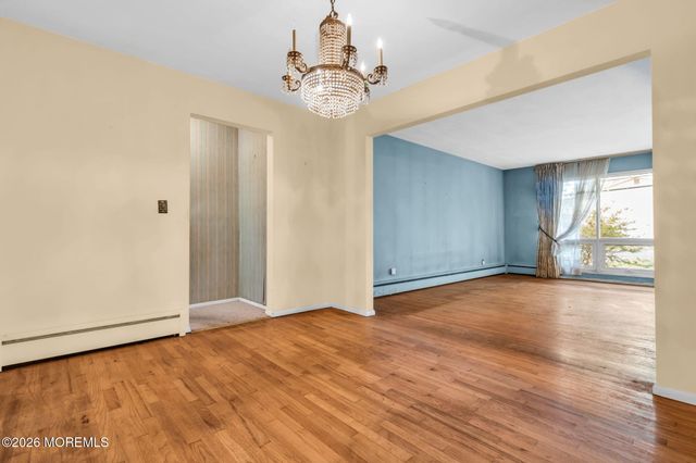 28 Shady Nook Drive, Toms River, NJ 08755