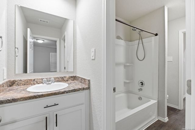 13012 Heathers Reef, St Hedwig, TX 78152