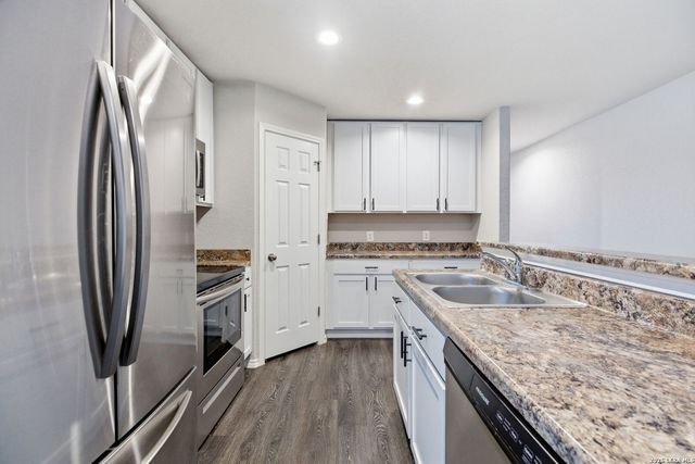 13012 Heathers Reef, St Hedwig, TX 78152