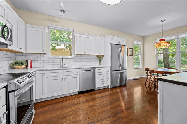 1936 Pembrooke Lane, Avon, OH 44011