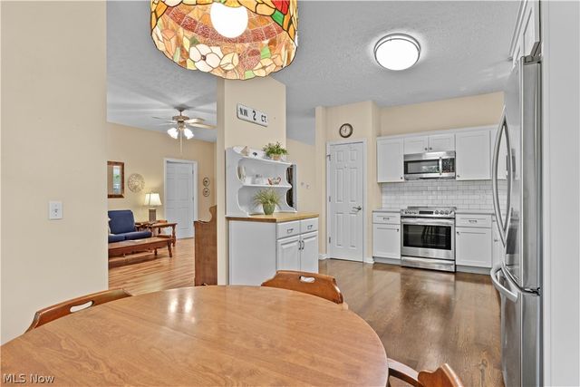 1936 Pembrooke Lane, Avon, OH 44011