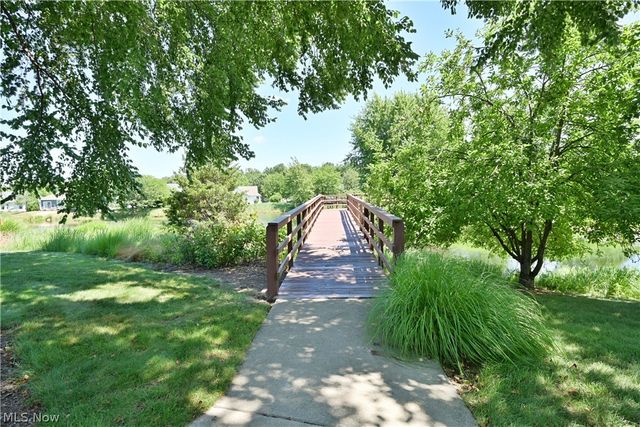 1936 Pembrooke Lane, Avon, OH 44011