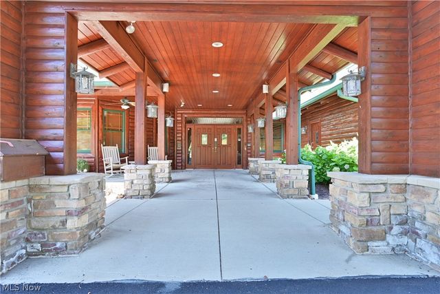 1936 Pembrooke Lane, Avon, OH 44011