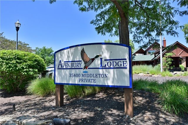 1936 Pembrooke Lane, Avon, OH 44011