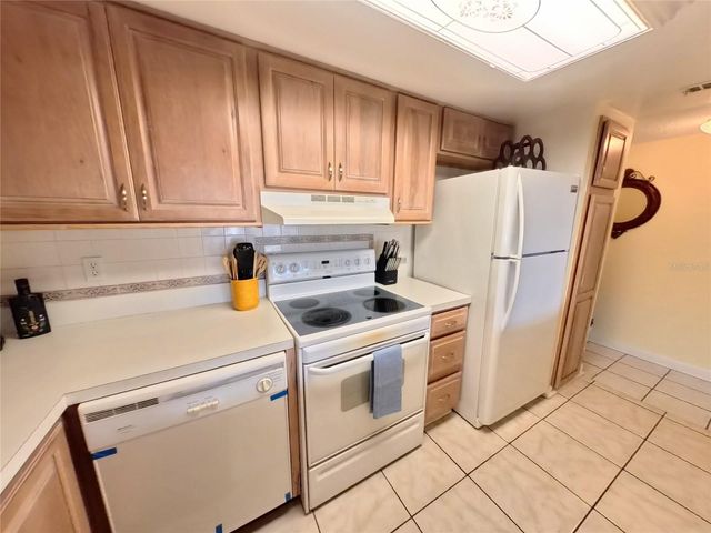 7701 STARKEY ROAD 436, Seminole, FL 33777