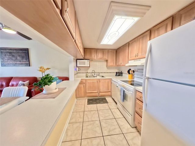 7701 STARKEY ROAD 436, Seminole, FL 33777