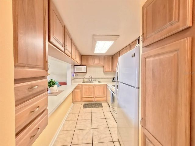 7701 STARKEY ROAD 436, Seminole, FL 33777