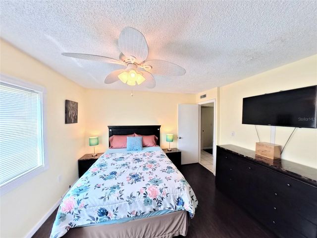 7701 STARKEY ROAD 436, Seminole, FL 33777