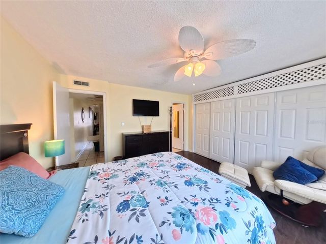 7701 STARKEY ROAD 436, Seminole, FL 33777