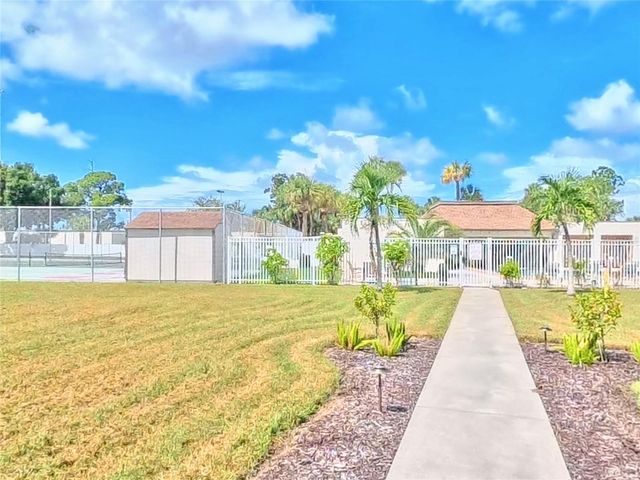 7701 STARKEY ROAD 436, Seminole, FL 33777