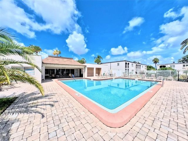 7701 STARKEY ROAD 436, Seminole, FL 33777