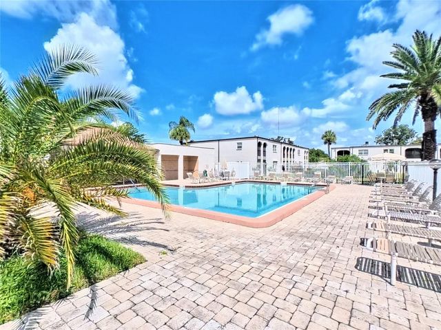 7701 STARKEY ROAD 436, Seminole, FL 33777