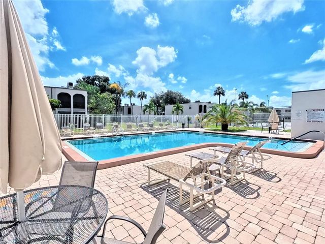 7701 STARKEY ROAD 436, Seminole, FL 33777