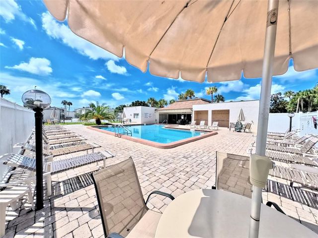 7701 STARKEY ROAD 436, Seminole, FL 33777