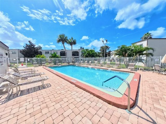 7701 STARKEY ROAD 436, Seminole, FL 33777