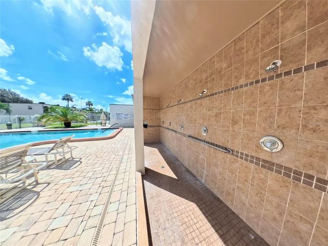 7701 STARKEY ROAD 436, Seminole, FL 33777