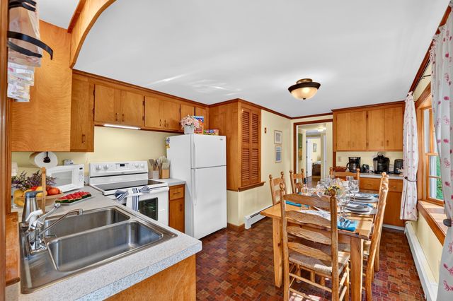 19 Whig Street, Dennis, MA 02638