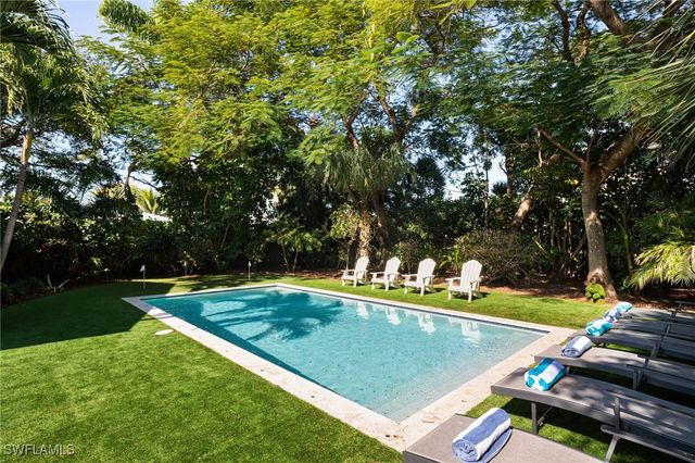 339 4th AVE N, Naples, FL 34102