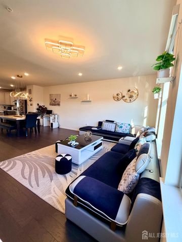 338 South Drive, North Brunswick, NJ 08902