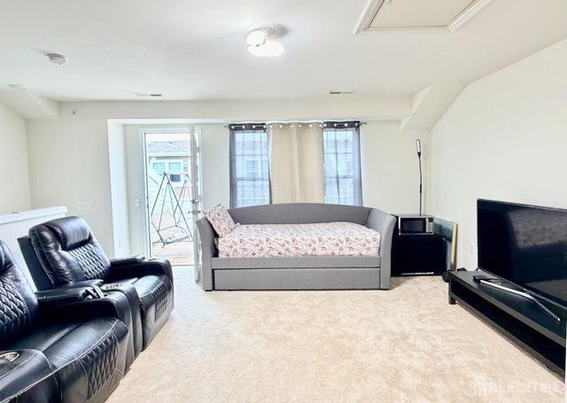 338 South Drive, North Brunswick, NJ 08902