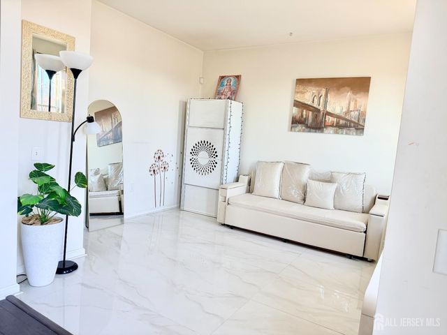 338 South Drive, North Brunswick, NJ 08902